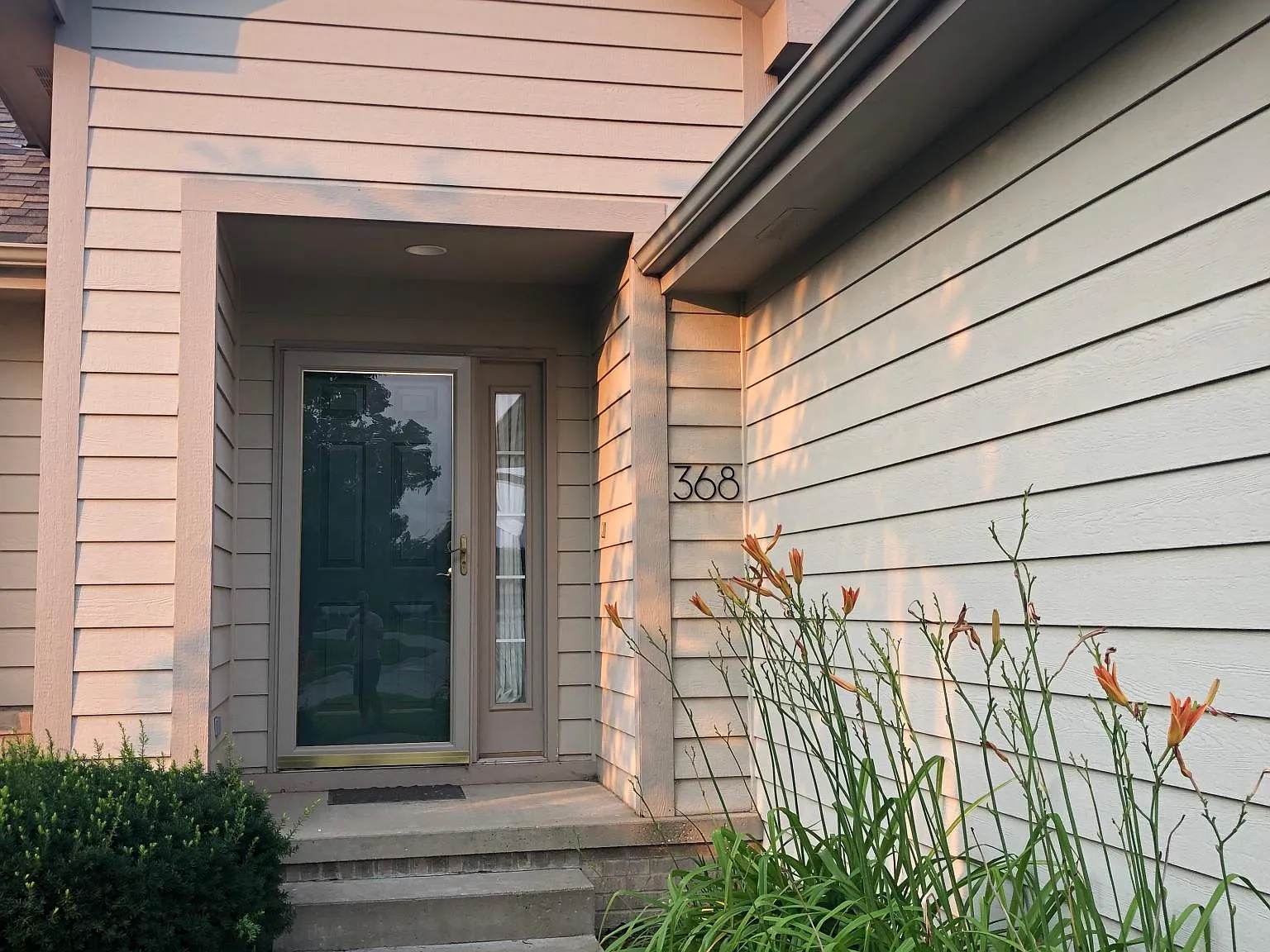 3 bed, 1428 sqft, $2,400 — Photo 2