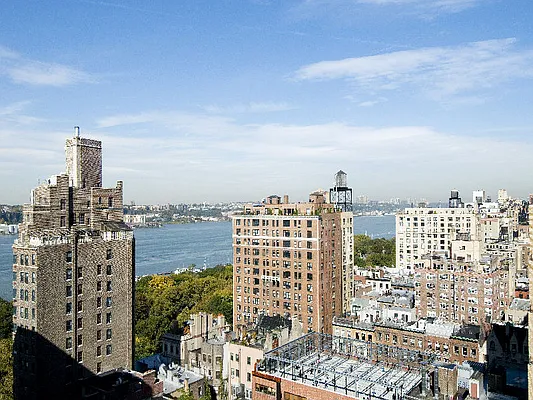 Sold by Sotheby's International Realty | media 16