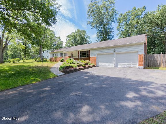4th image of 12 Garrison Ln