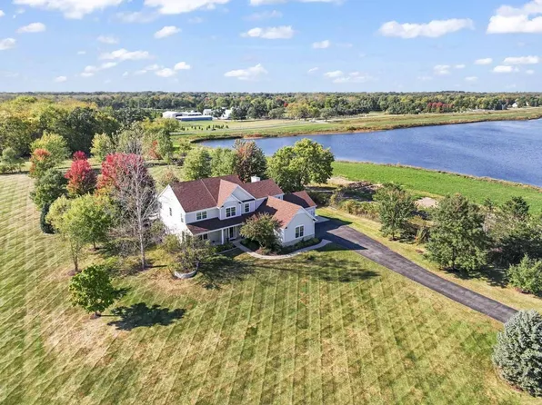 9307 Daniel Ln, Spring Grove, IL 60081