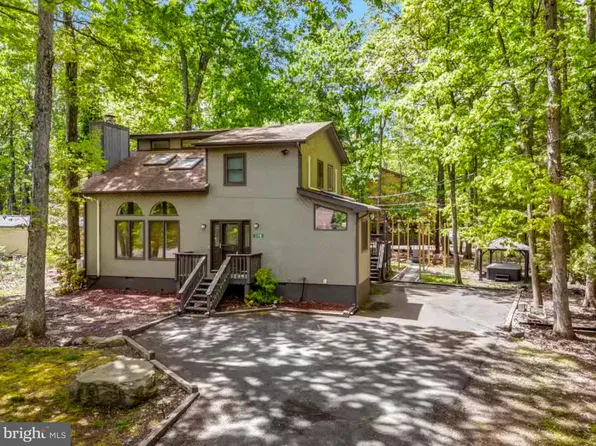 118 Hyland Dr, East Stroudsburg, PA 18301