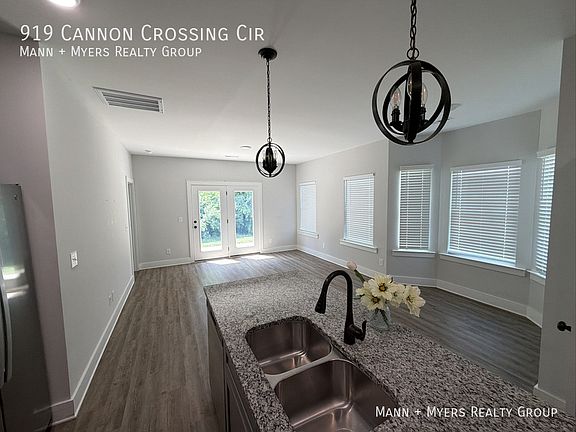 2nd image of 919 Cannon Crossing Cir