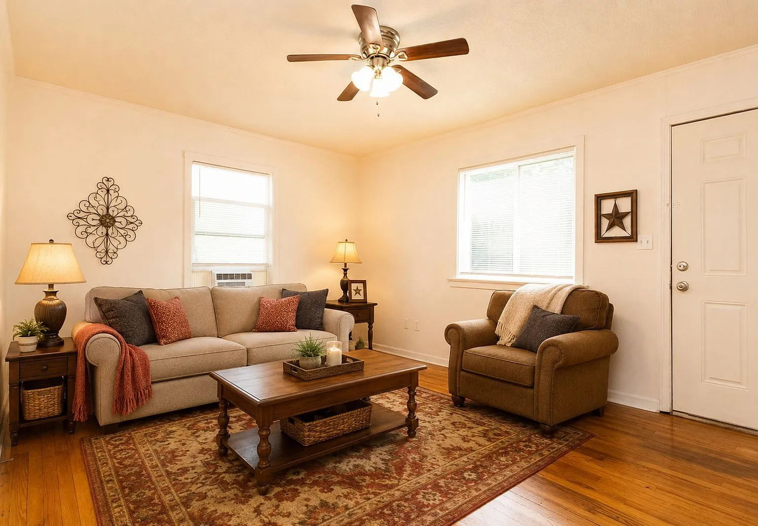 2 bed, 1.0 bath, $875 — Photo 2