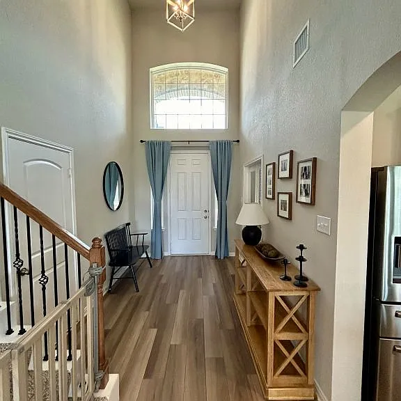 1926 Bayou Wood Ln — Photo 2