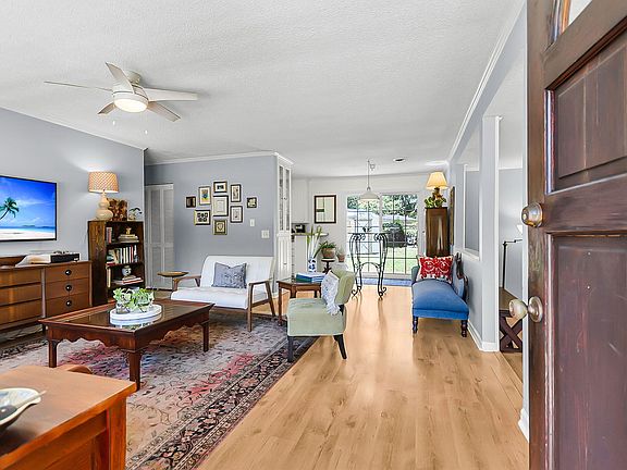 5th image of 343 Lantana Dr