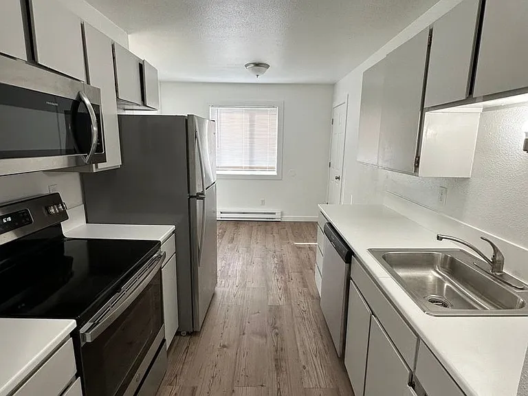 Stark Street Townhomes — Photo 18