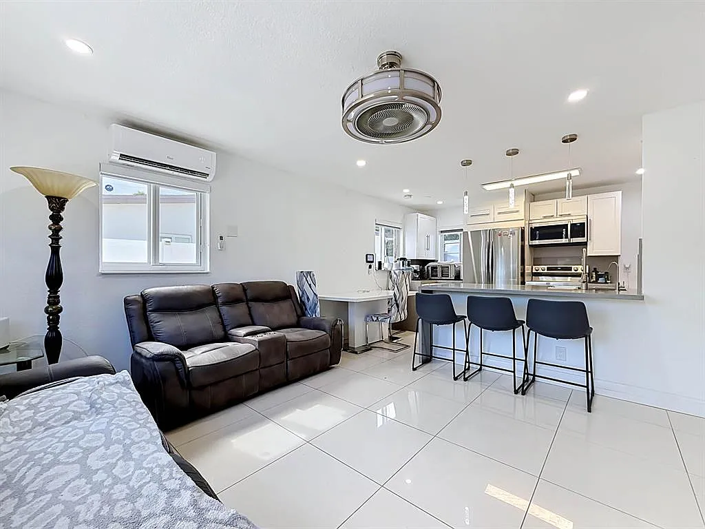 2 bed, 920 sqft, $2,800 — Photo 3