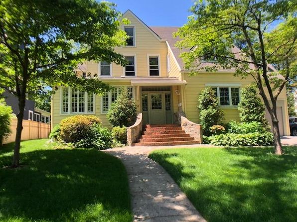 16 Roosevelt Ave #1