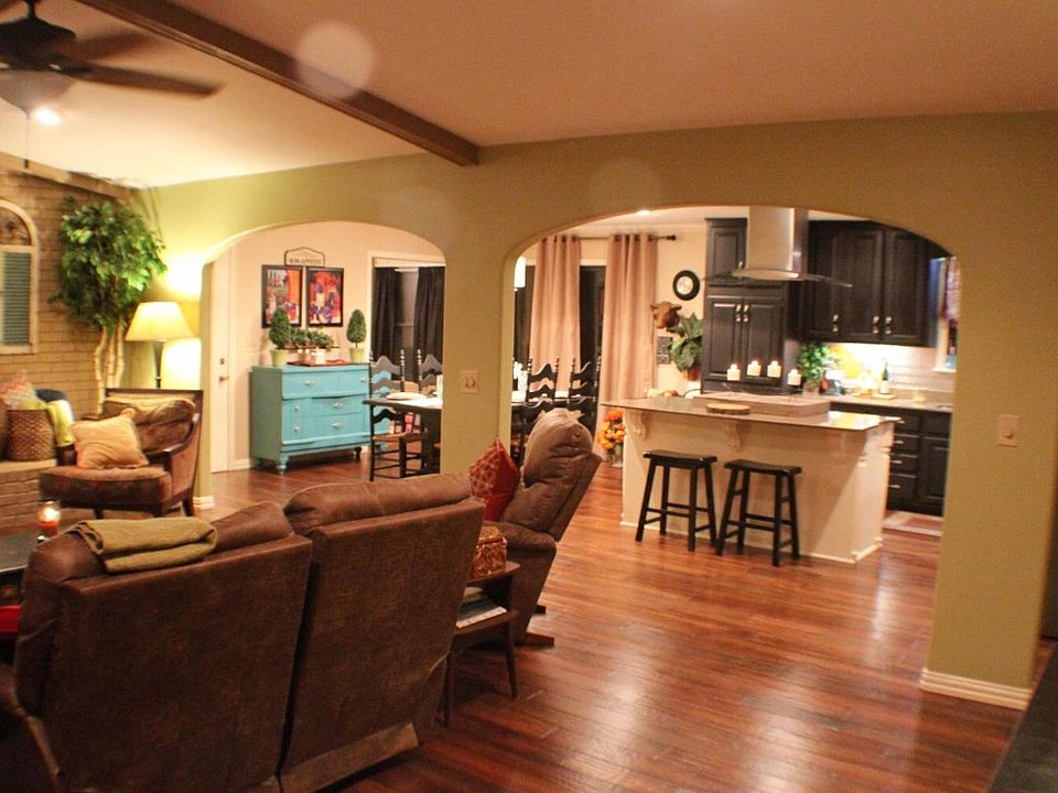 1st image of 201 River Oaks Ln