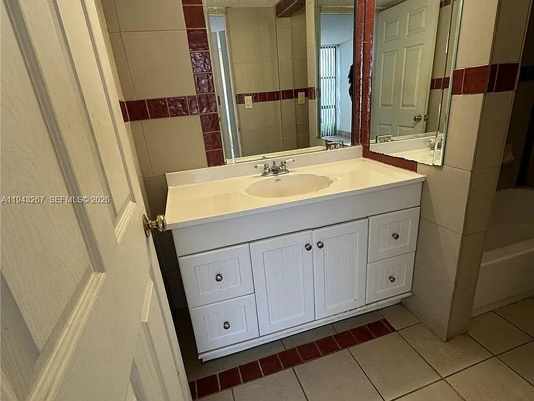 17021 N Bay Rd #116 — Photo 8