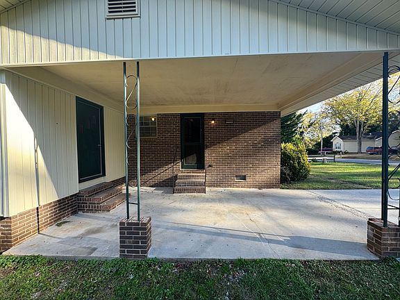 3rd image of 614 Poplar St