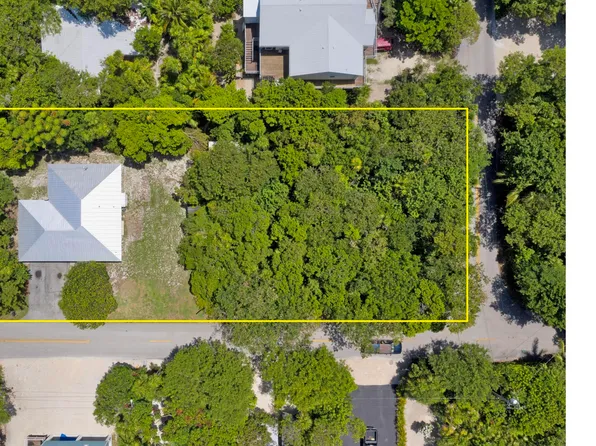 1300 52nd St, Marathon, FL 33050