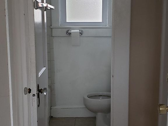 4th image of 405 E Raymond Ave APT 3