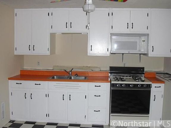 5th image of 33165 Heather St NW