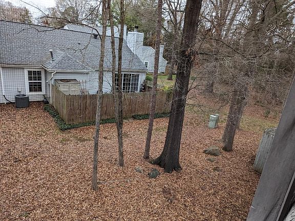 4th image of 1560 Hunt Club Ct