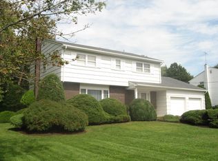 2 Essex Pl, West Caldwell, NJ 07006