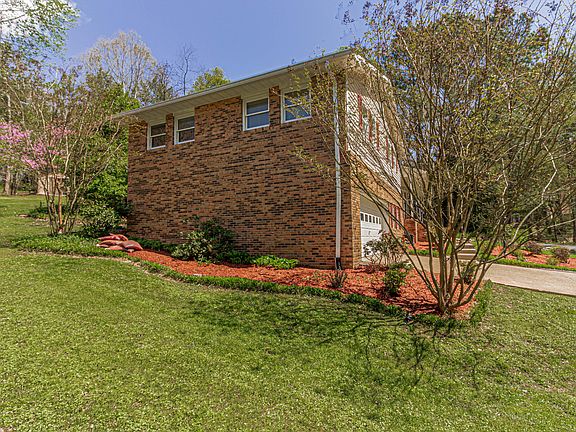 5th image of 709 Woodgreen Ln