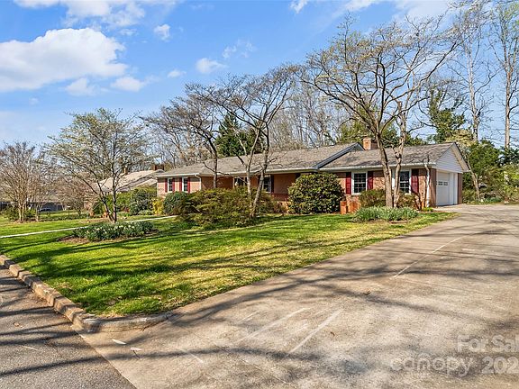 2nd image of 104 Rockview Ln