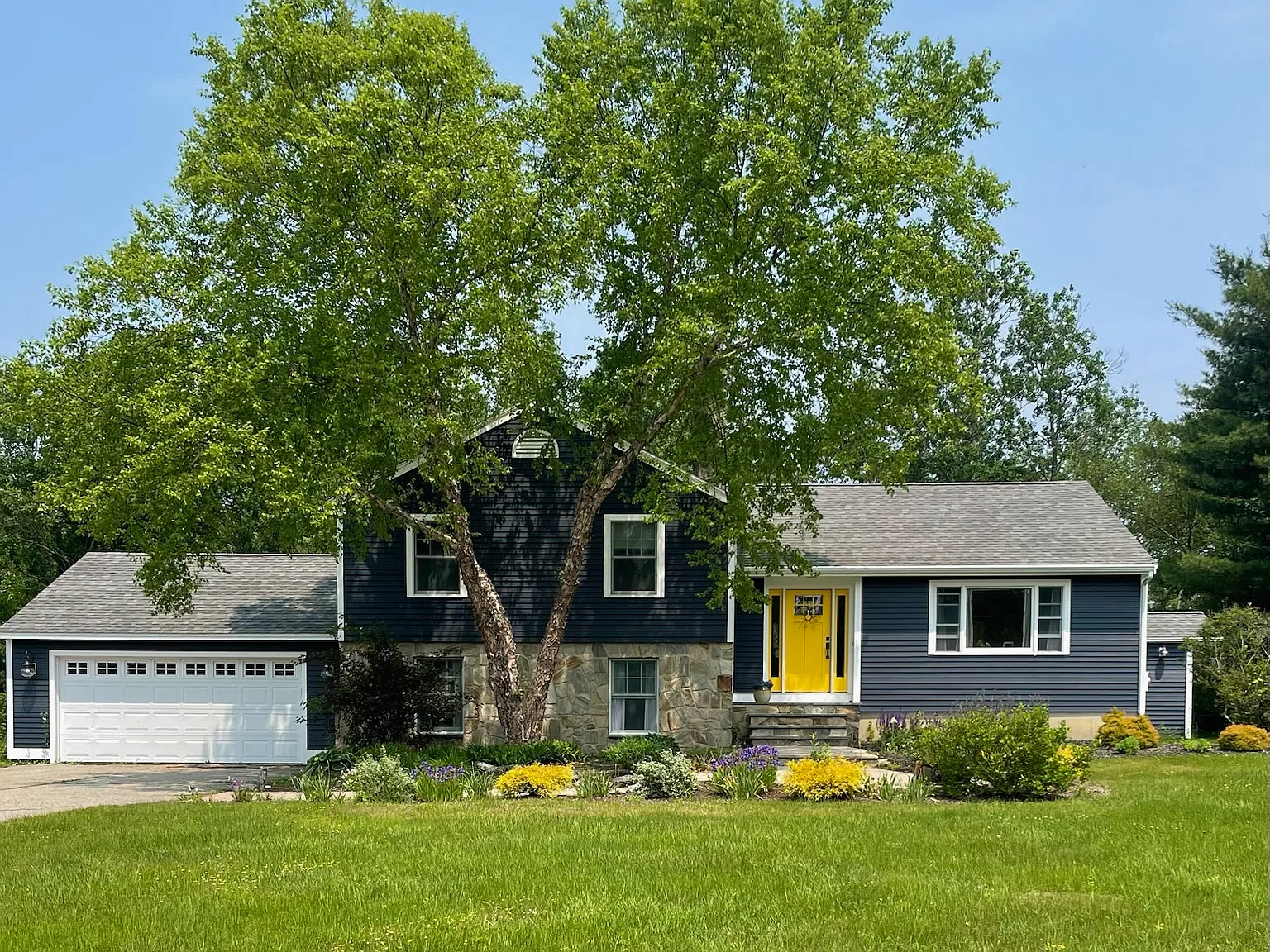 4 bed, 2100 sqft, $5,000 — Photo 1