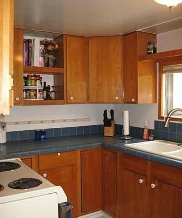 4th image of 405 Sanford Ave
