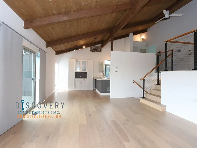 6891 Exeter Dr — Photo 7