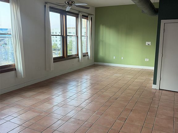 4th image of 2502 Live Oak St APT 301