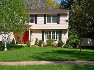 16 Whispering Ln, Warwick, RI 02886