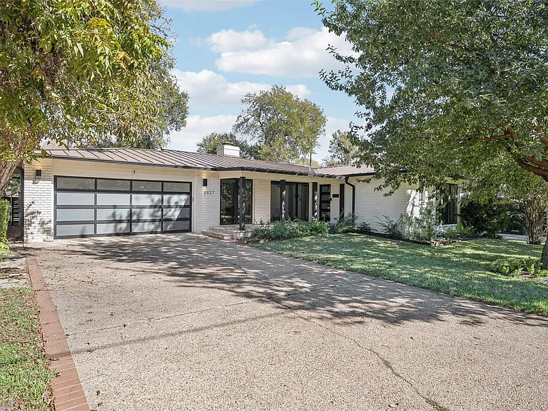 3927 Balcones Dr — Photo 31
