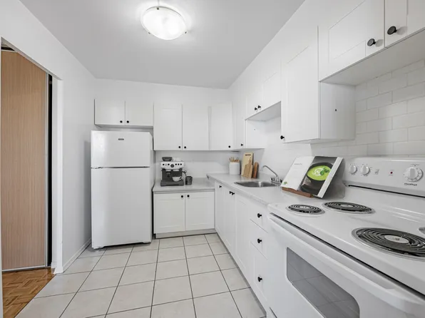 5 Ann Street, 5 Ann St, Mississauga, ON L5G 3E8