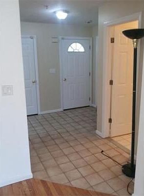 2nd image of 715 Thayer St