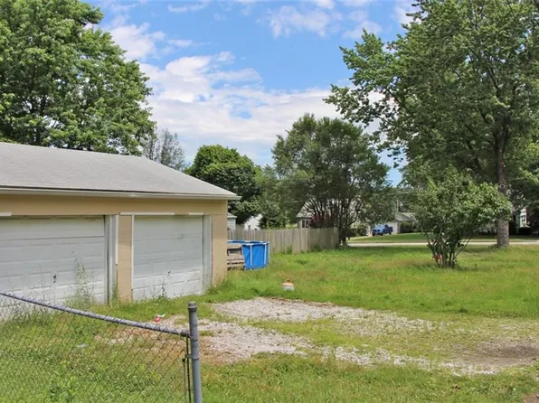 2722 Bird Dr, Erie, PA 16510