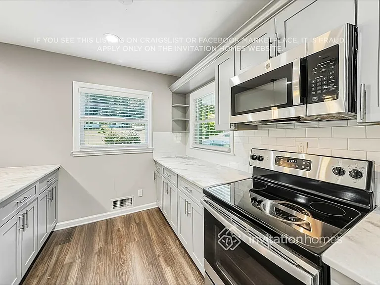 1095 Longshore Dr — Photo 7