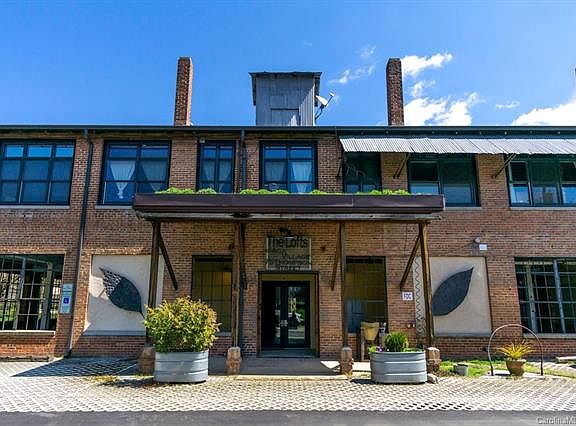2nd image of 75 Thompson St APT D