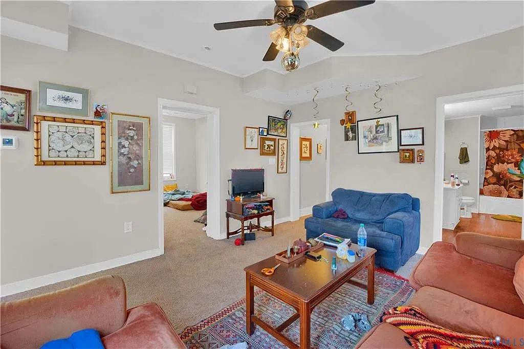2117 Fairfax Ave — Photo 2