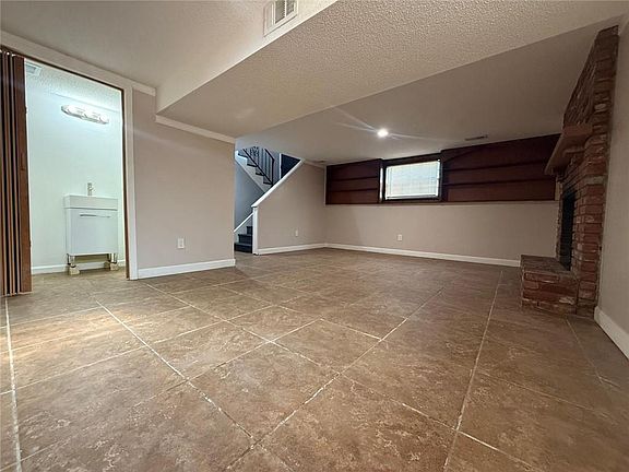 4th image of 10342 Tullis Ave