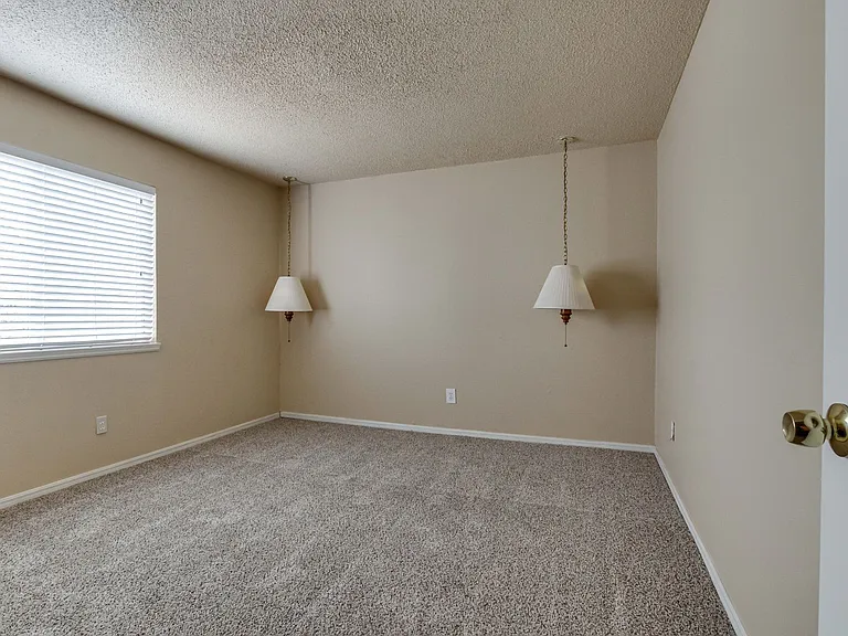 6060 Nw Expy #C — Photo 29
