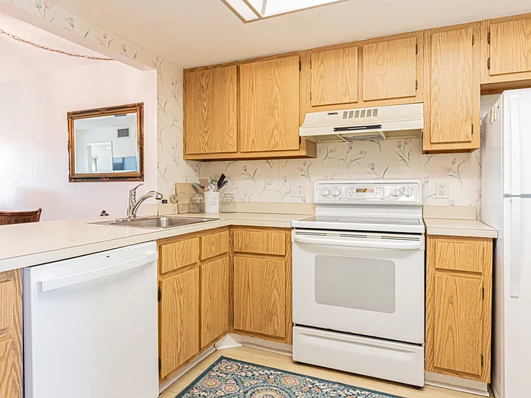 1022 Manatee Rd #D107 — Photo 5