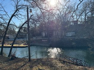 64 Park Ln, Gainesville, TX 76240