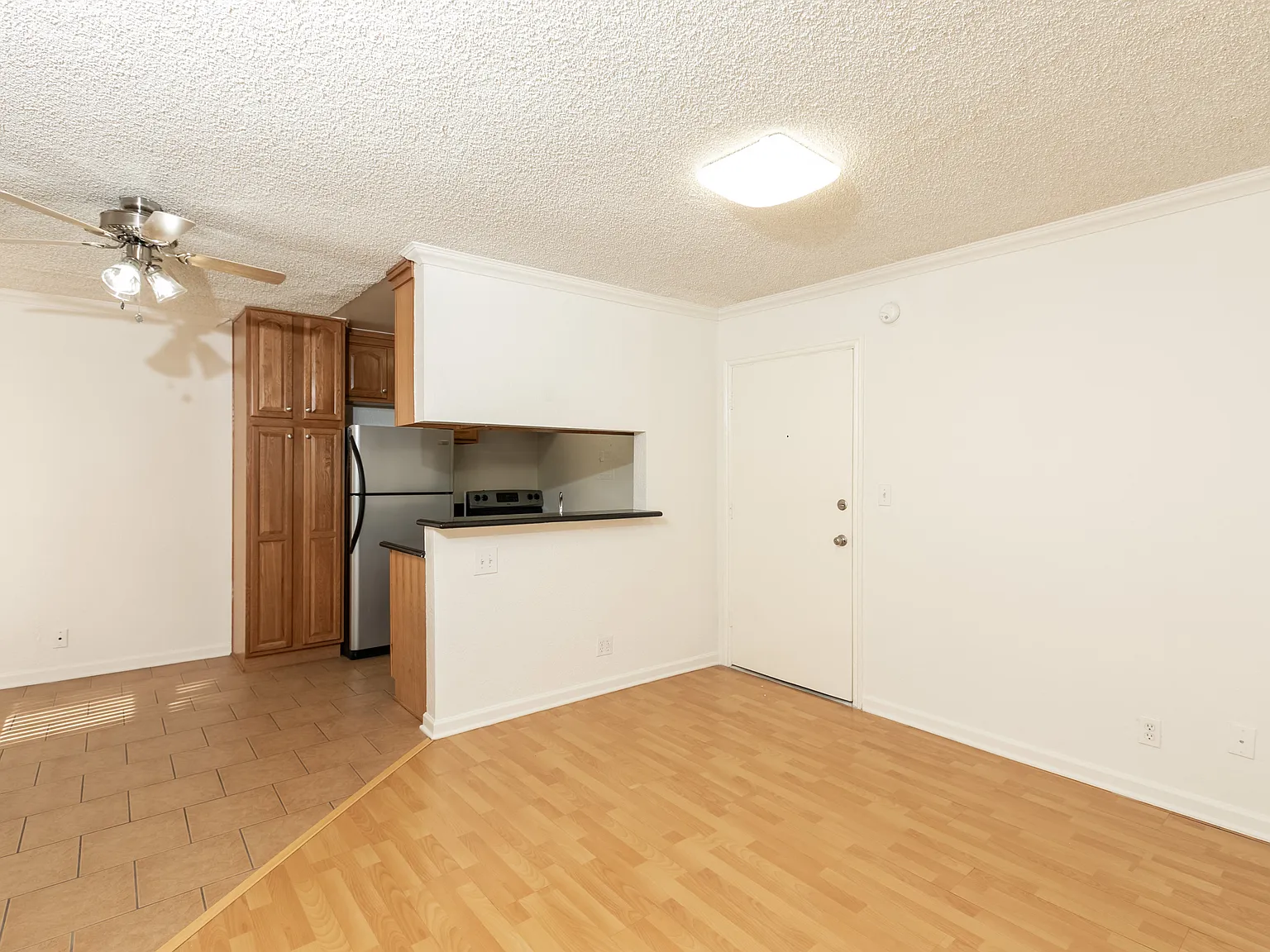 Mid-Wilshire Catalina — Photo 3