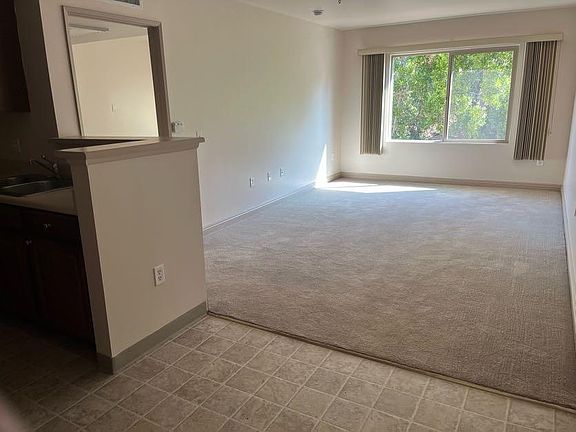 4th image of 2455 Colorado Blvd #419