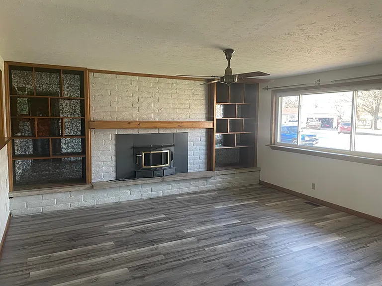 313 Linda Ct — Photo 2