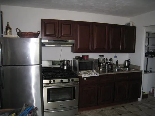 Rented by Alexiou Realty | media 4