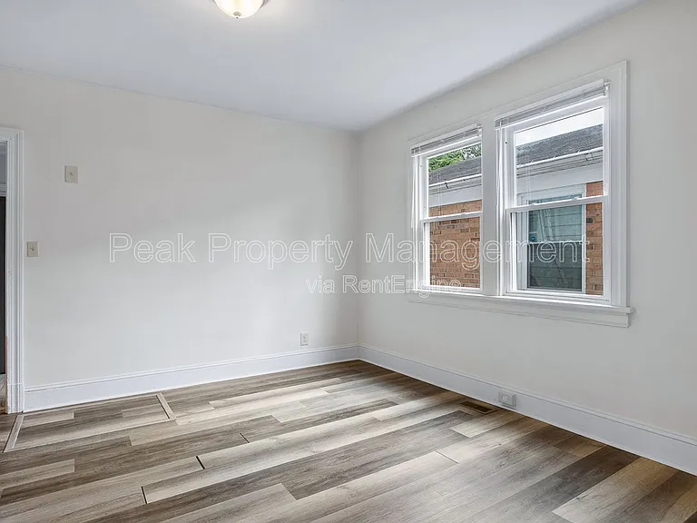 2304 Halifax Ave — Photo 9