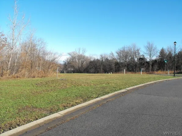 1015 Little Vista Dr #40, Lewiston, NY 14092