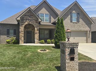 433 Chimney Rock Dr, Lenoir City, TN 37771