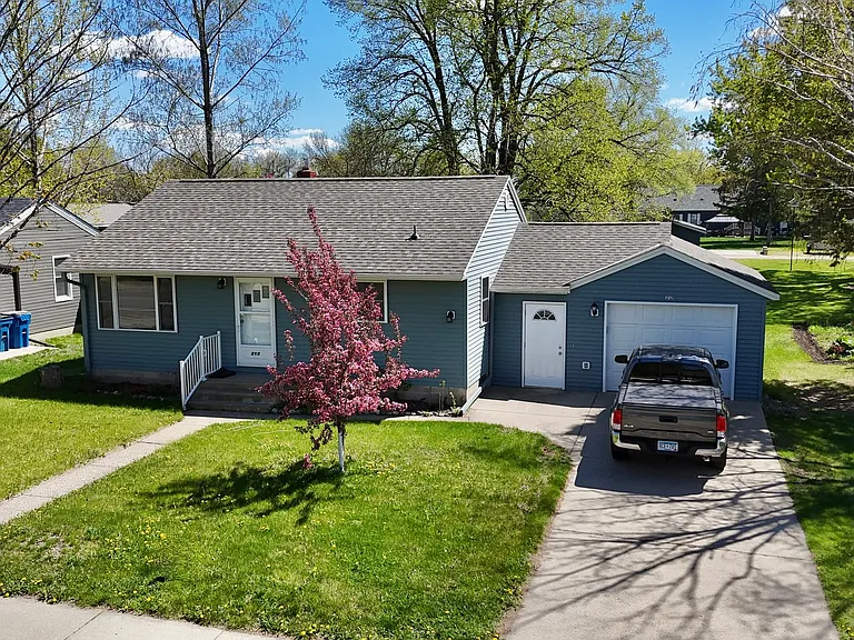 212 E Minnesota St — Photo 1