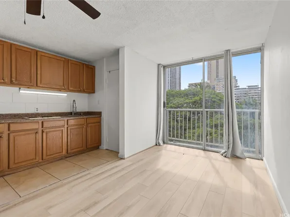 249 Kapili St APT 403, Honolulu, HI 96815