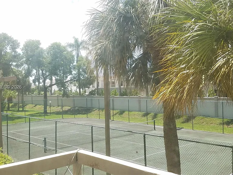 8290 Lake Dr #209 — Photo 17