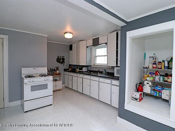 3rd image of 411 S Fairview Ave