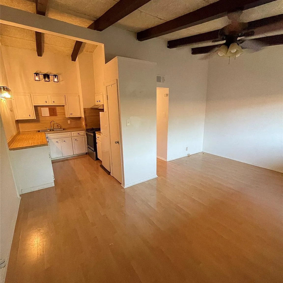 1 bed, 1.0 bath, 561 sqft, $850 — Photo 1